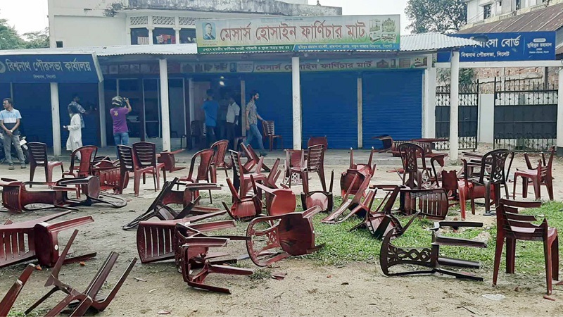 বিশ্বনাথে মেয়রের প্রতিবাদ সভায় হামলা, আহত ১০ বিশ্বনাথে মেয়রের প্রতিবাদ সভায় হামলা, আহত ১০