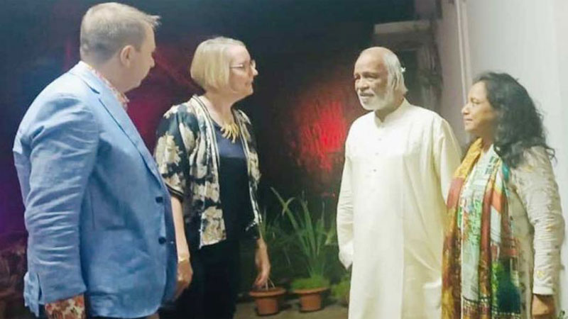 মঈন খানের বাসায় ব্রিটিশ হাইকমিশনারের ইফতার-নৈশভোজ মঈন খানের বাসায় ব্রিটিশ হাইকমিশনারের ইফতার-নৈশভোজ