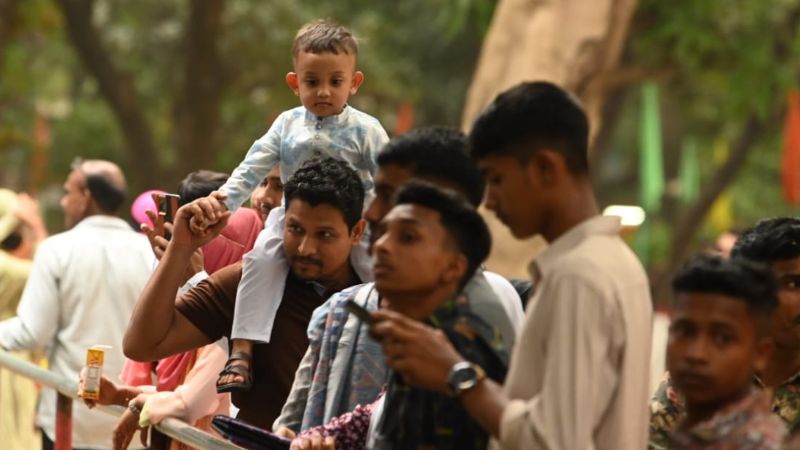 ঈদের দিনে বিনোদন কেন্দ্রে উপচে পড়া ভিড় ঈদের দিনে বিনোদন কেন্দ্রে উপচে পড়া ভিড়