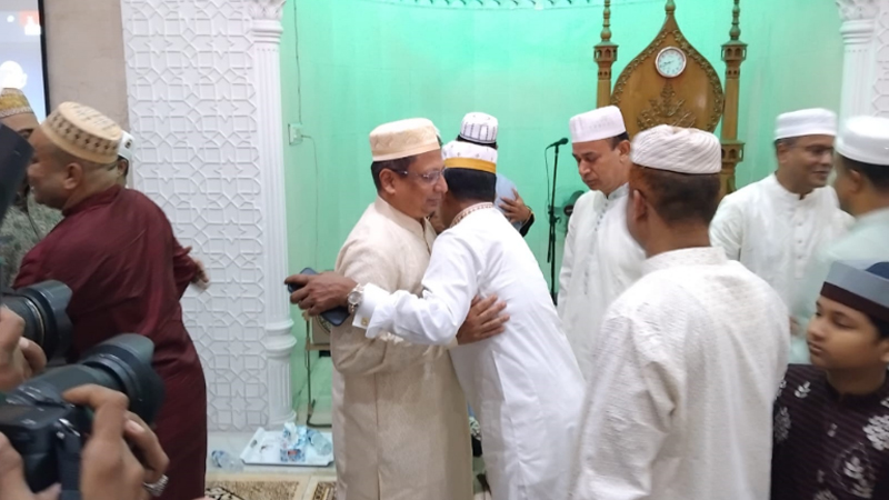 রাজারবাগে ঈদের নামাজ আদায় করলেন আইজিপি-ডিএমপি কমিশনার রাজারবাগে ঈদের নামাজ আদায় করলেন আইজিপি-ডিএমপি কমিশনার