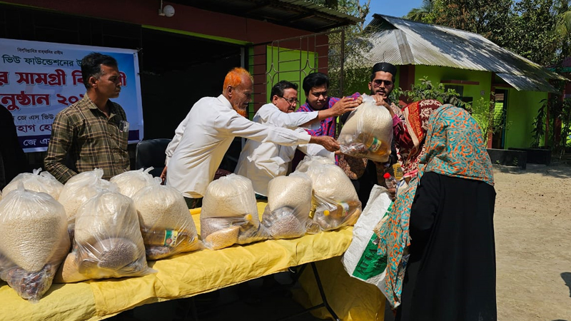সহস্রাধিক মানুষকে ঈদ সামগ্রী তুলে দিল জেএস ভিউ ফাউন্ডেশন সহস্রাধিক মানুষকে ঈদ সামগ্রী তুলে দিল জেএস ভিউ ফাউন্ডেশন