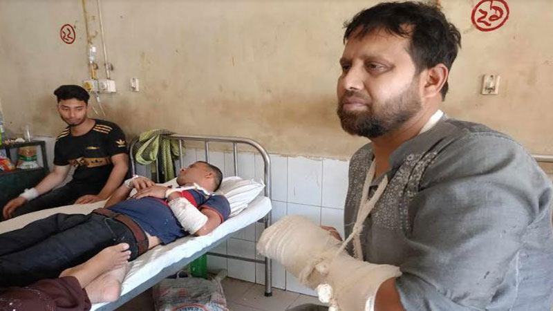 ধুমপান করতে নিষেধ করায় শিক্ষককে ছুরিকাঘাত ধুমপান করতে নিষেধ করায় শিক্ষককে ছুরিকাঘাত