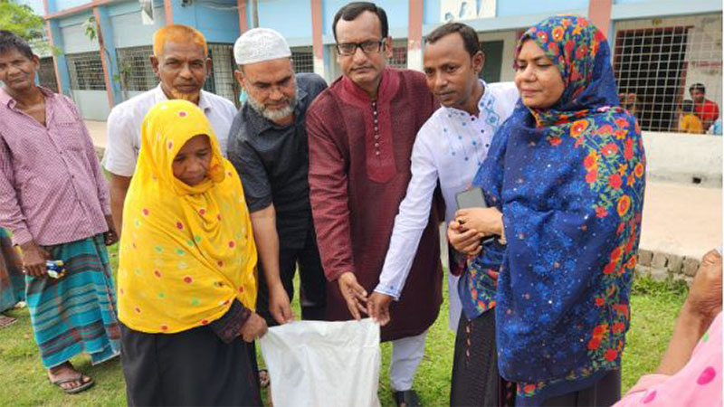 ‘দিনের খাওয়ারই জোটে না; আবার ঈদ কিসের?’ ‘দিনের খাওয়ারই জোটে না; আবার ঈদ কিসের?’