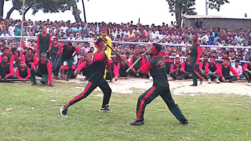 শিবালয়ে ঐতিহ্যবাহী লাঠিবাড়ি খেলা শিবালয়ে ঐতিহ্যবাহী লাঠিবাড়ি খেলা