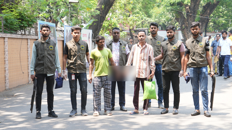 শিশু পর্নোগ্রাফির অভিযোগে টিপু কিবরিয়াসহ দুজন গ্রেপ্তার: পুলিশ শিশু পর্নোগ্রাফির অভিযোগে টিপু কিবরিয়াসহ দুজন গ্রেপ্তার: পুলিশ