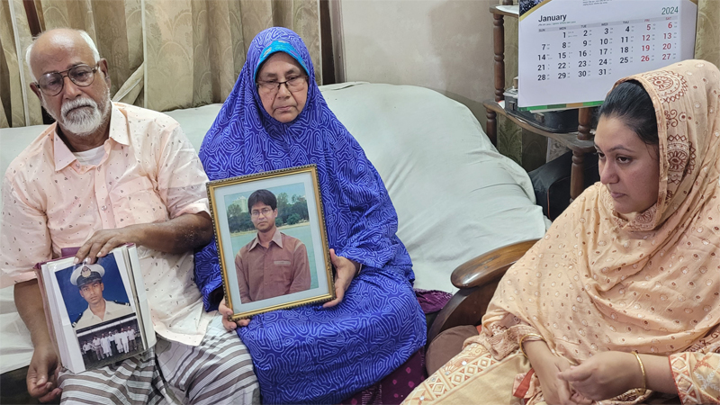 জলদস্যুদের হাত থেকে মুক্তি, প্রিয় মানুষকে দেখার অপেক্ষায় পরিবার জলদস্যুদের হাত থেকে মুক্তি, প্রিয় মানুষকে দেখার অপেক্ষায় পরিবার