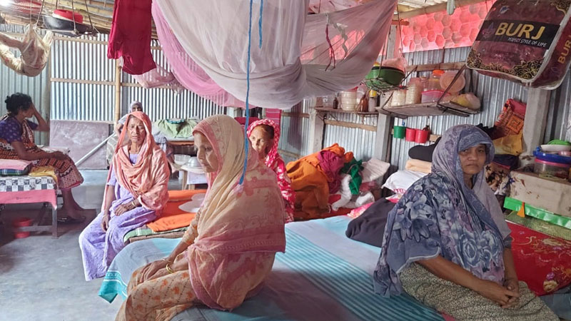 ঈদে মন পড়ে ছিল সন্তানের কাছে ঈদে মন পড়ে ছিল সন্তানের কাছে