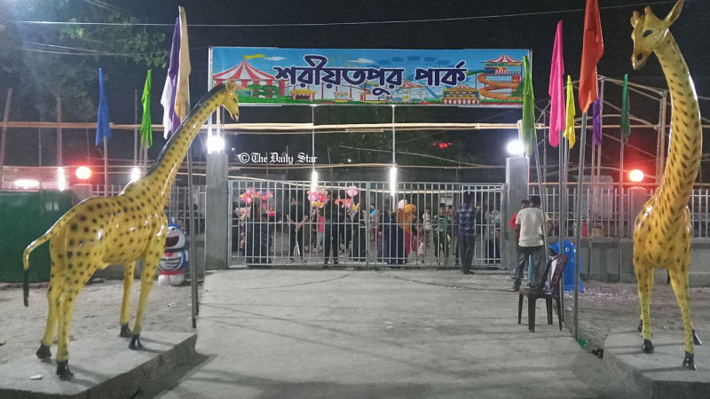 পাঁচ শিশুকে কান ধরে দাঁড় করিয়ে রাখলেন ইউএনও পাঁচ শিশুকে কান ধরে দাঁড় করিয়ে রাখলেন ইউএনও