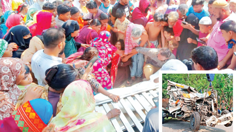 পণ্যবাহী গাড়িতে যাত্রী অনিয়মের বলি ১৪ প্রাণ পণ্যবাহী গাড়িতে যাত্রী অনিয়মের বলি ১৪ প্রাণ