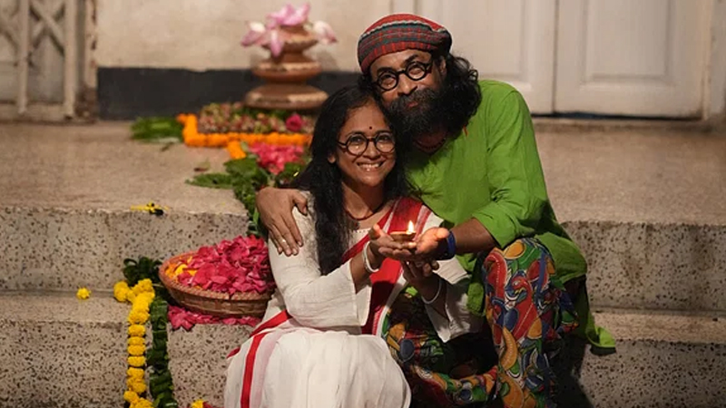 বাড়িতে হামলার ঘটনা নিয়ে মুখ খুললেন রাহুলের স্ত্রী ঊর্মিলা বাড়িতে হামলার ঘটনা নিয়ে মুখ খুললেন রাহুলের স্ত্রী ঊর্মিলা