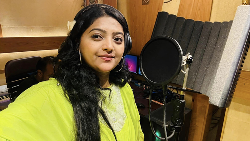 গান রেকর্ডের পুরো টাকা বন্যার্তদের দিলেন সালমা গান রেকর্ডের পুরো টাকা বন্যার্তদের দিলেন সালমা