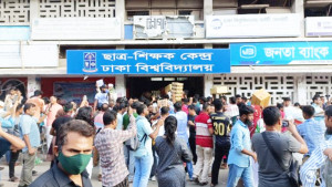 টিএসসিতে গণত্রাণ কর্মসূচি: ষষ্ঠ দিনে সংগ্রহ সাড়ে ৪৯ লাখ টাকা