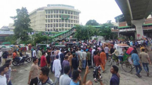 আন্দোলন চালিয়ে যাওয়ার ঘোষণা দিয়ে শাহবাগ ছাড়লেন শিক্ষার্থীরা