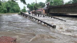বৃষ্টি আর ভারতের পাহাড়ি ঢলে ডুবেছে জনপদ