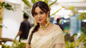 রাজনীতি নিয়ে শিল্পীরা কথা বলবেন কিন্তু দলের হাতিয়ার হিসেবে নয়: চমক