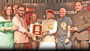 ভারতে বিশেষ সমালোচক পুরস্কার জিতল ‘দাঁড়কাক’
