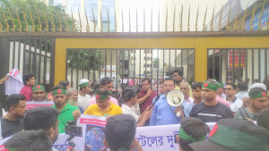 ইন্টারকন্টিনেন্টালের এমডির পদত্যাগসহ ১৪ দাবি কর্মচারীদের