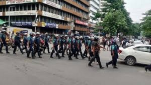 সোনারগাঁও মোড় ও কারওয়ান বাজারে সংঘর্ষ চলছে