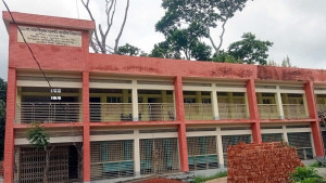 ‘গলাকাটা’ আতঙ্কে শিক্ষার্থী-শূন্য স্কুল