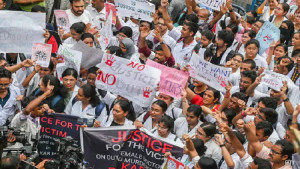 আন্দোলন থেকে সরে দাঁড়াতে অস্বীকৃতি চিকিৎসকদের