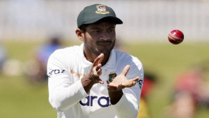 প্রথম টেস্ট থেকে ছিটকে গেলেন জয় 