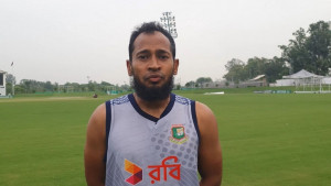 আঙুলে চোট পেয়েছেন মুশফিকও, ফিরতে চান প্রথম টেস্টেই