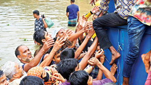 ক্ষুধা রোগশোকে কাতর লাখ লাখ বানভাসি