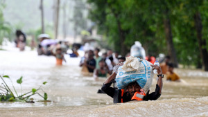 ছেলের হাত থেকেই বৃদ্ধ বাবাকে ভাসিয়ে নেয় বান