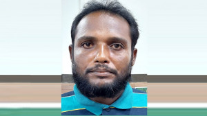 মায়ের চেয়ে ১১ মাসের বড় ছেলে!