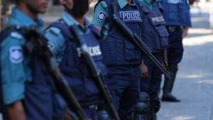 বদলে যাচ্ছে পুলিশের ইউনিফর্ম–লোগো
