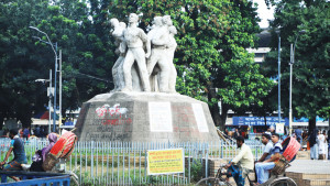 প্রতিবাদের প্রতীক রাজু ভাস্কর্য