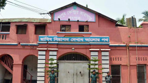 রংপুর কারাগারে বন্দীদের দু’গ্রুপে সংঘর্ষ, গুলি