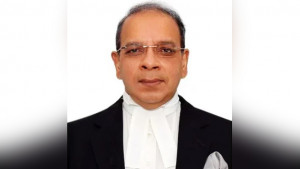 ধ্বংসস্তূপে দাঁড়িয়ে নতুন করে শুরু করতে হবে: প্রধান বিচারপতি