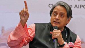 মুসলিমরা হিন্দুদের বাড়ি ও মন্দির রক্ষা করছে, এটা ভালো খবর: শশী থারুর