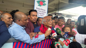 দীর্ঘ ৬ বছর পর দেশে ফিরলেন সাংবাদিক শফিক রেহমান