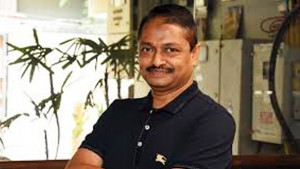 সিদ্ধান্ত অমান্য করে চেয়ার দখল, ‘সাময়িক বরখাস্ত’ বিমানের শাকিল মেরাজ