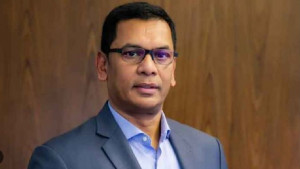 অপুর ‘চক্রে’ বন্দি শুটিং