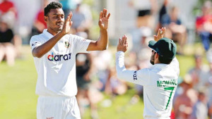 শরিফুলের স্বপ্ন বাবরের উইকেট