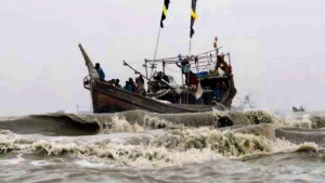 বঙ্গোপসাগরে ফিশিং ট্রলার ডুবি, নিখোঁজ ৮