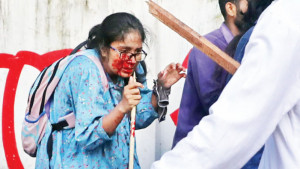 ঝুঁকি নিয়ে ইতিহাসের দলিল সংগ্রহে আলোকচিত্রীরা