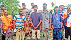 কর্ণফুলীর ৩০০ সাম্পান  মাঝির অনুকরণীয় দৃষ্টান্ত