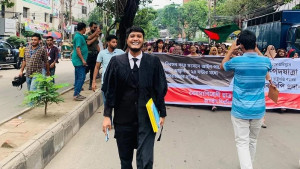 মোটরসাইকেল চালিয়ে ফেসবুক লাইভ, দুর্ঘটনায় আইনজীবীর মৃত্যু 