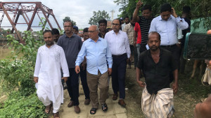 হাটহাজারীতে বন্যায় ক্ষতিগ্রস্ত পরিবারকে ঘর দেওয়া হবে: উপদেষ্টা ফারুক
