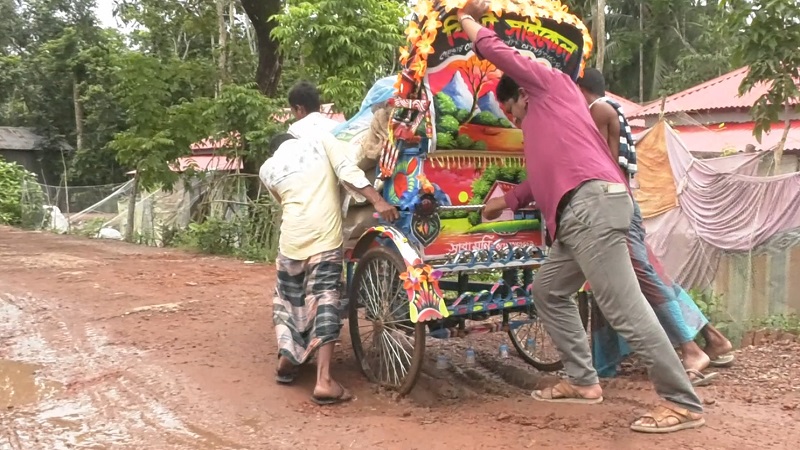 বরগুনায় খানাখন্দে ভরা ৪৭৭ কিলোমিটার সড়ক বরগুনায় খানাখন্দে ভরা ৪৭৭ কিলোমিটার সড়ক