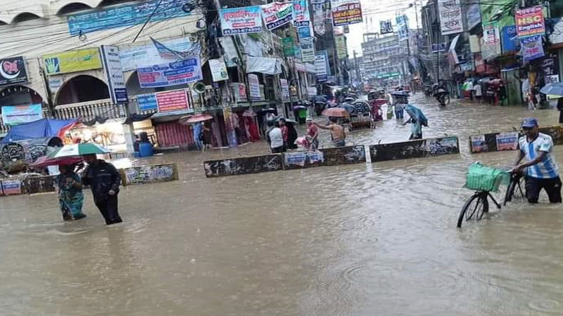 কোমর পানিতে ডুবল চট্টগ্রাম, ভারী বৃষ্টি হতে পারে আরও ২ দিন কোমর পানিতে ডুবল চট্টগ্রাম, ভারী বৃষ্টি হতে পারে আরও ২ দিন