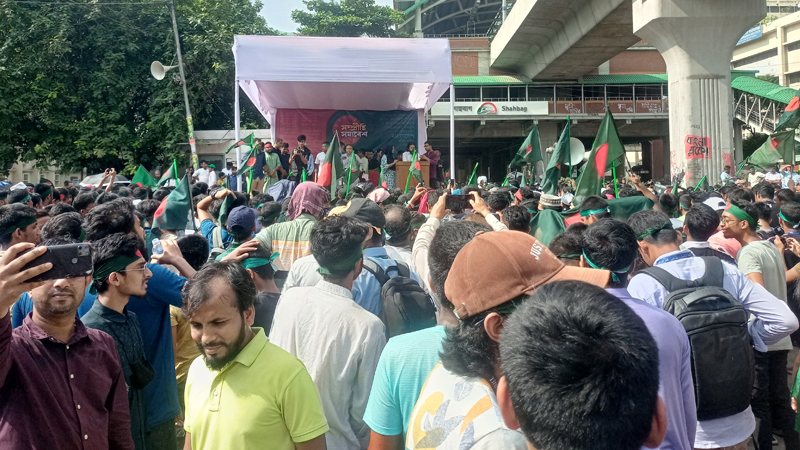 ঢাকায় শহীদদের স্মরণে শিক্ষার্থীদের পদযাত্রা ঢাকায় শহীদদের স্মরণে শিক্ষার্থীদের পদযাত্রা