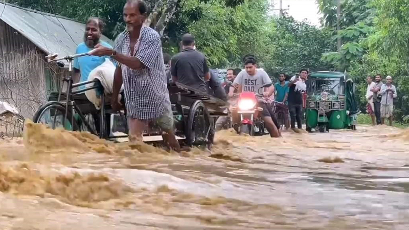 বন্যার পানিতে ডুবে একজনের মৃত্যু, ক্ষতিগ্রস্ত ১৮ লাখ মানুষ বন্যার পানিতে ডুবে একজনের মৃত্যু, ক্ষতিগ্রস্ত ১৮ লাখ মানুষ