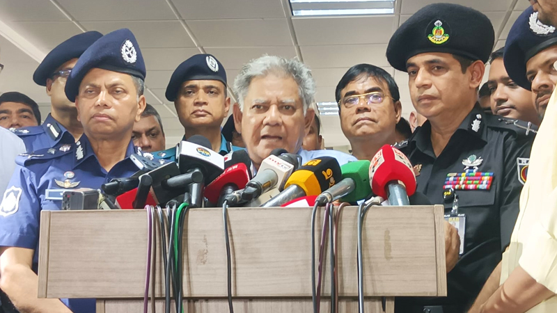 চাটুকারিতা করলে মিডিয়া বন্ধ করে দেওয়া হবে: স্বরাষ্ট্র উপদেষ্টা চাটুকারিতা করলে মিডিয়া বন্ধ করে দেওয়া হবে: স্বরাষ্ট্র উপদেষ্টা