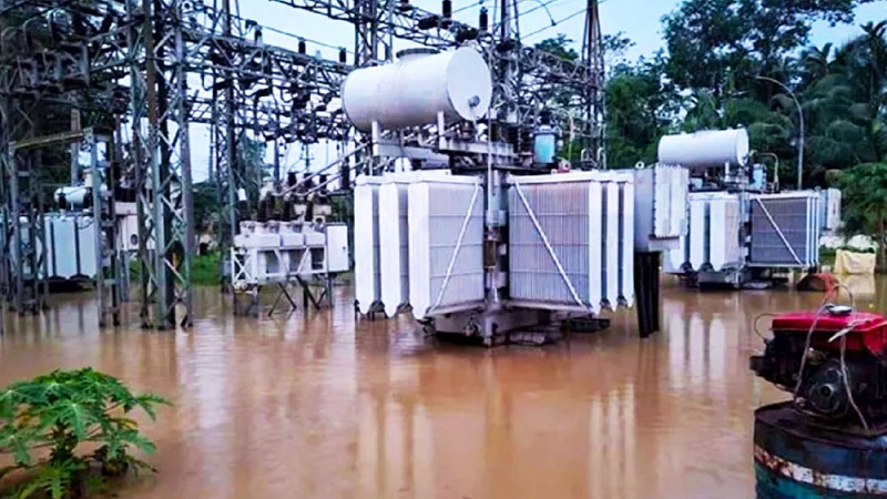 বন্যায় বিদ্যুৎহীন ১১ লাখ গ্রাহক বন্যায় বিদ্যুৎহীন ১১ লাখ গ্রাহক