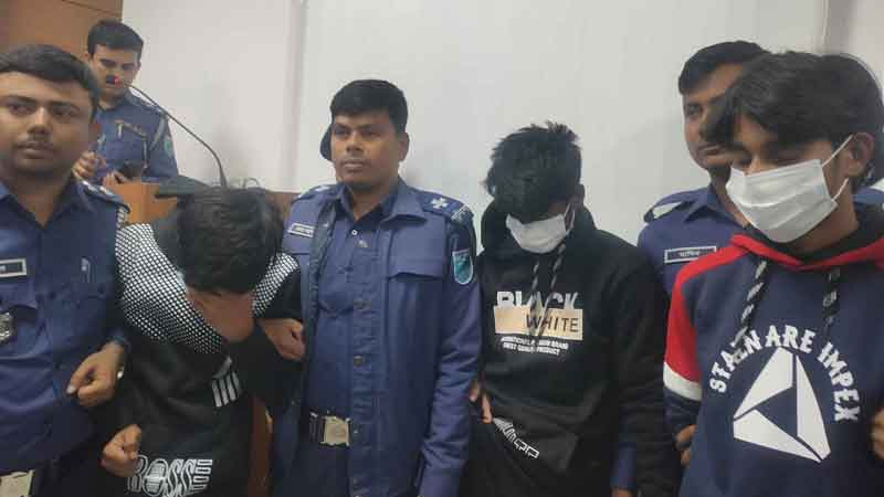‘চোখ ফেরাতে’ কিডনি রোগীর নাটক সাজায় ডাকাতেরা ‘চোখ ফেরাতে’ কিডনি রোগীর নাটক সাজায় ডাকাতেরা